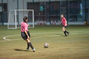 Read more about the article Czy warto oglądać mecze piłki nożnej z dziewczynkami?